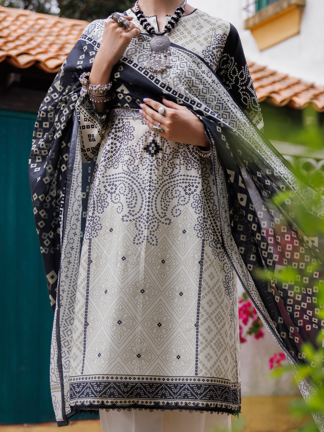 Black & White Lawn 2Pc Unstitched - ALP-2PS-2105