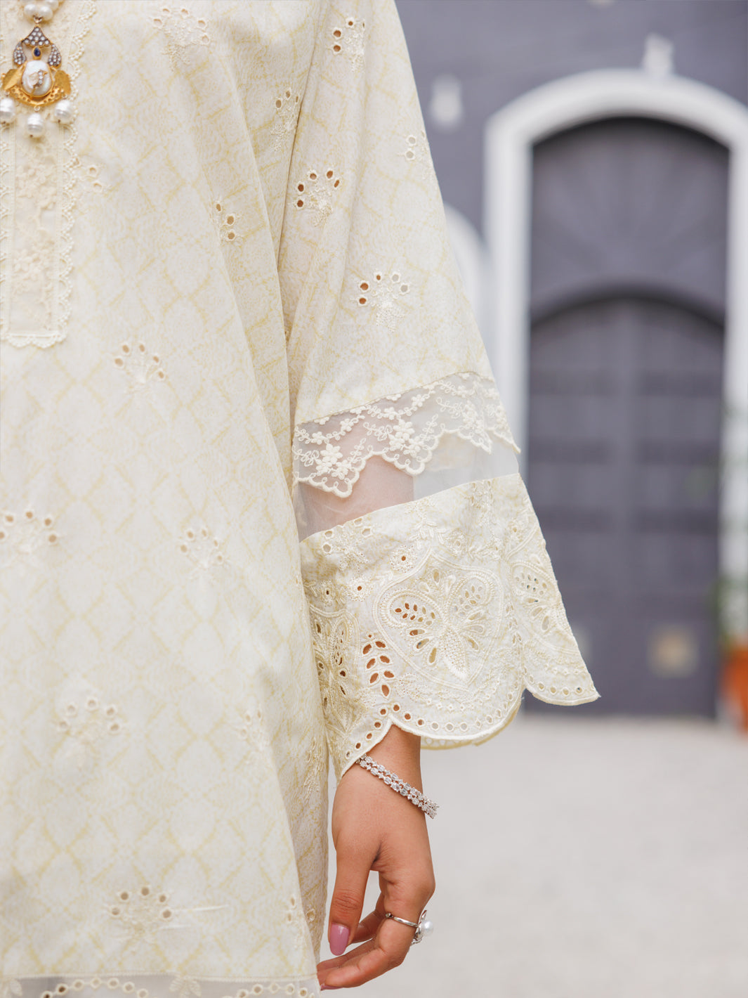 Off White Lawn 3Pc Unstitched - ALP-3PS-2273