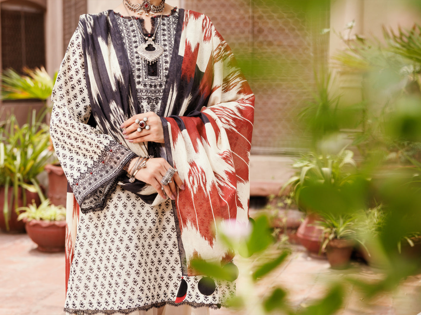 Black & White Lawn 3Pc Unstitched - ALP-3PS-2283
