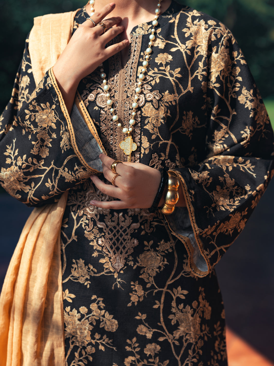 Black Khaddar 3 Piece Stitched - AWP-3PS-579