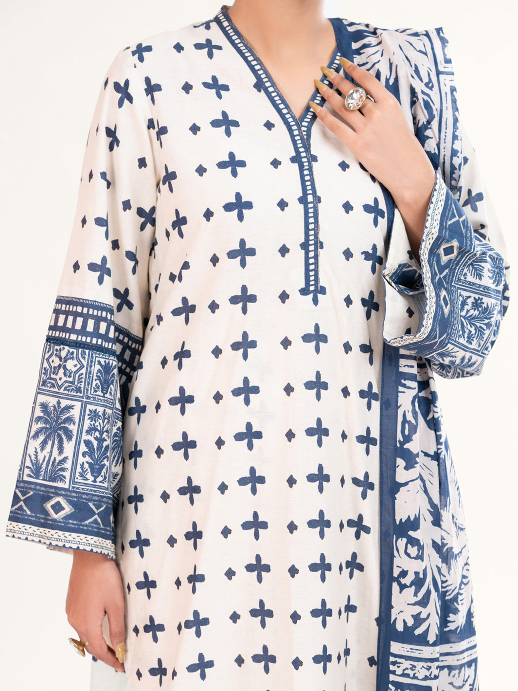 Off White Lawn 3Pc Stitched - AWP-3PS-861