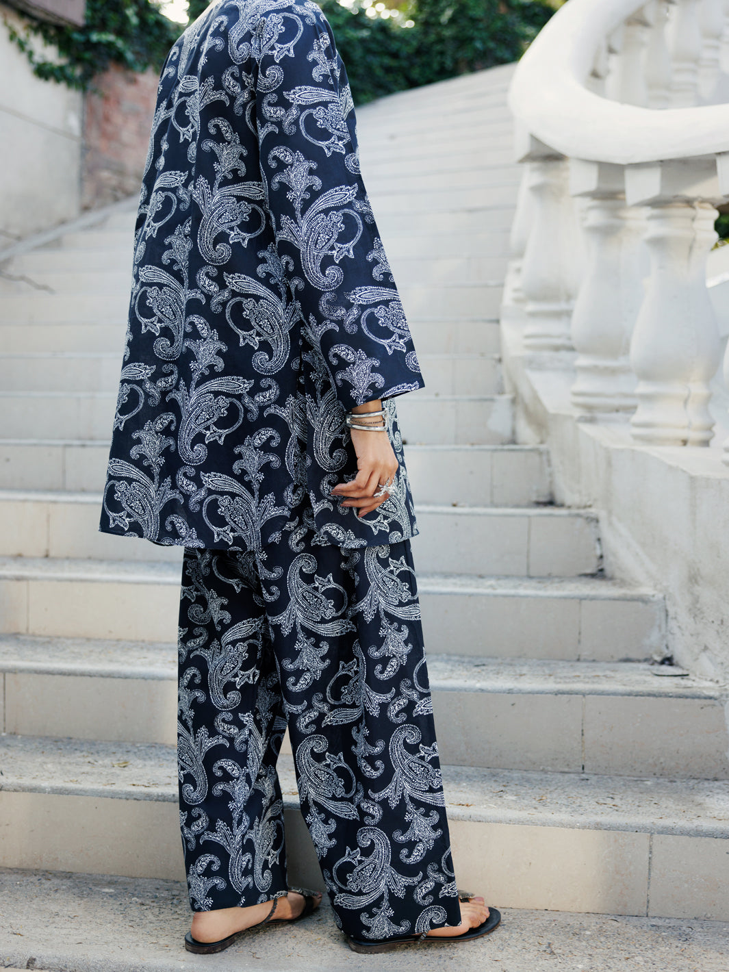 Black Lawn Co-ord Set - ALP-2PS-SLKS-2233