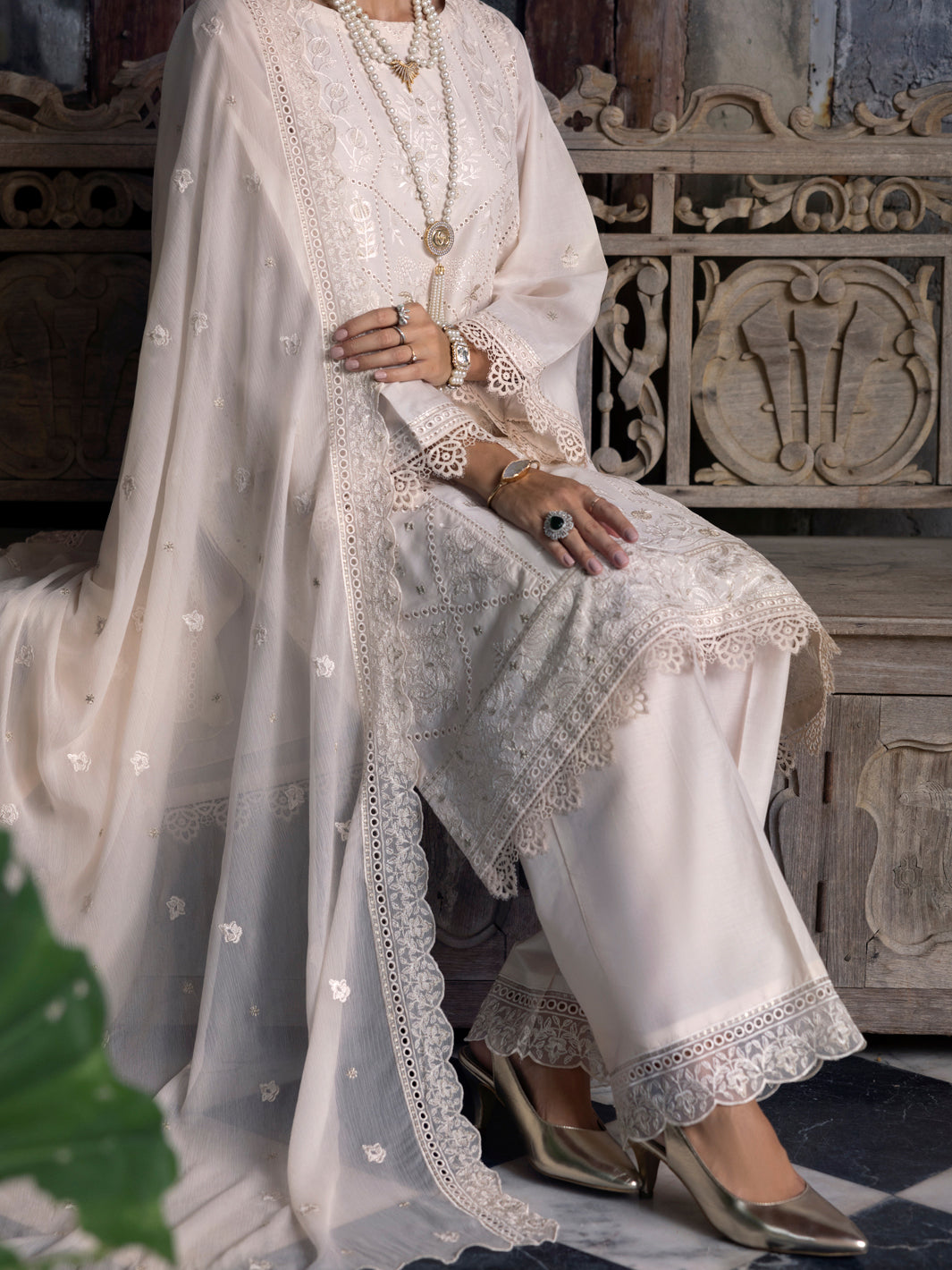 Off White Schiffli Lawn 3Pc Unstitched - ALP-3PS-2113