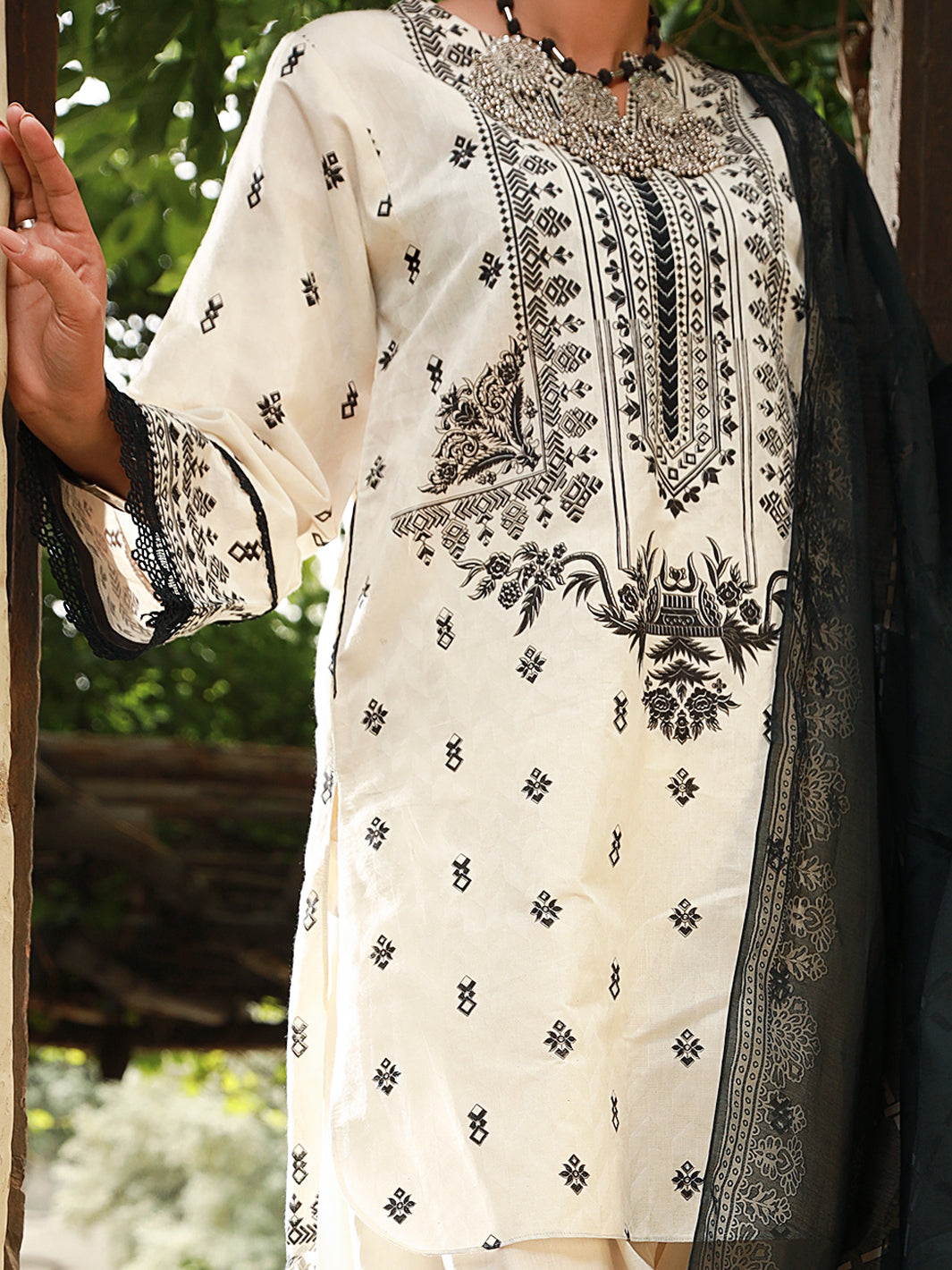 Black & White Jacquard 3Pc Unstitched - ALP-3PS-1409