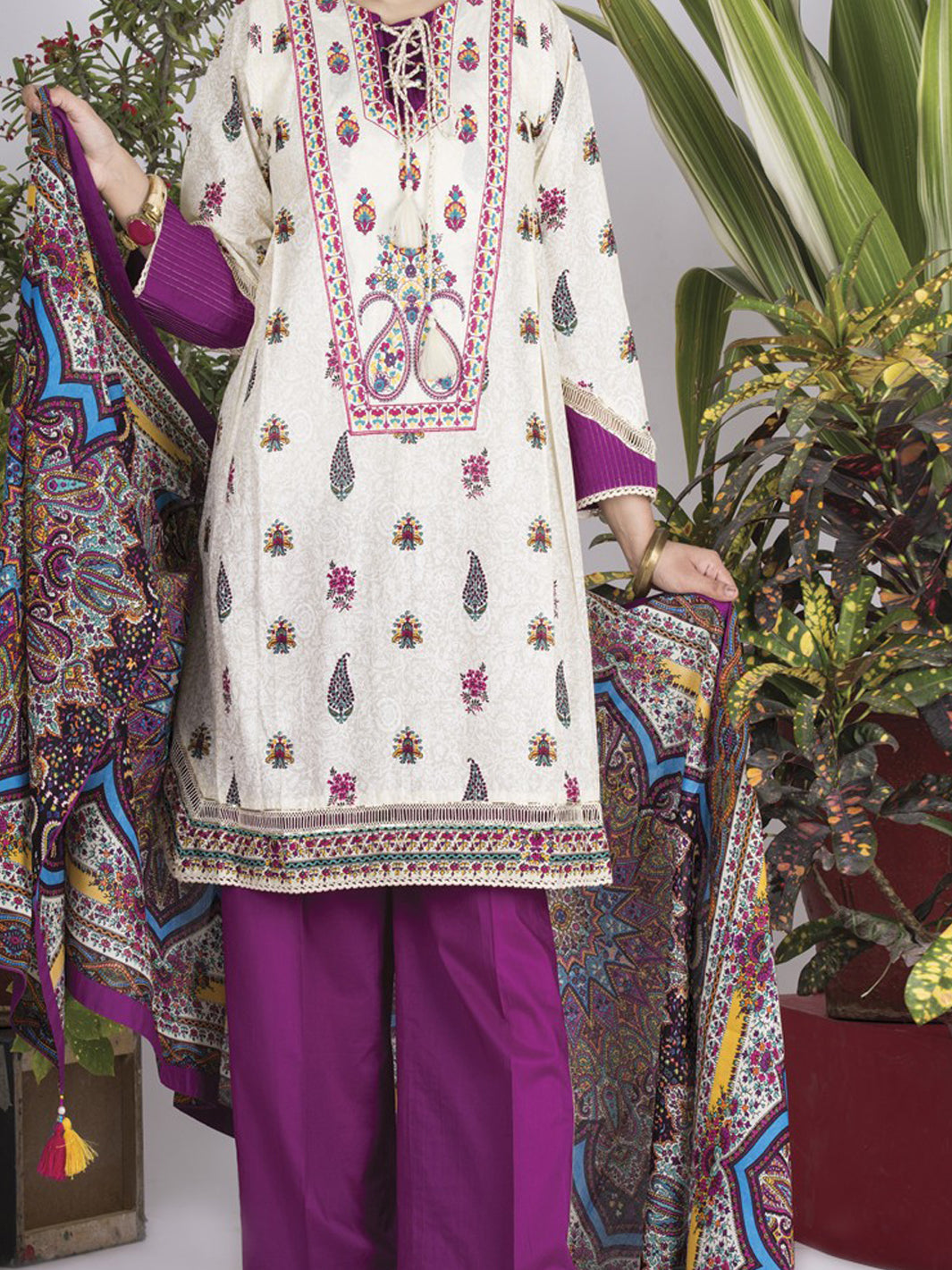 Off White Lawn 3Pc Unstitched - ALP-712