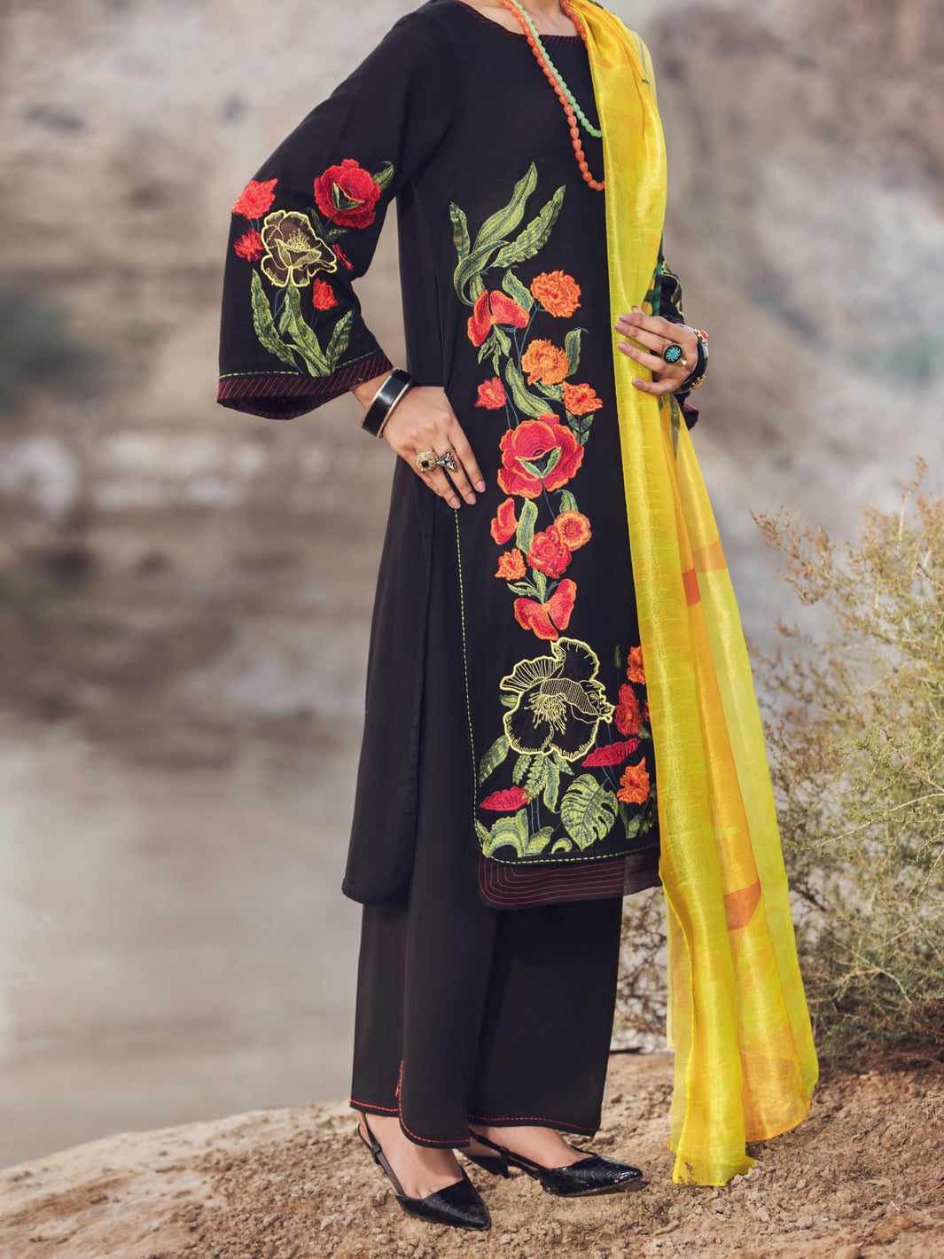 Black Khaddar 3 Piece Stitched - AWP-3PS-349