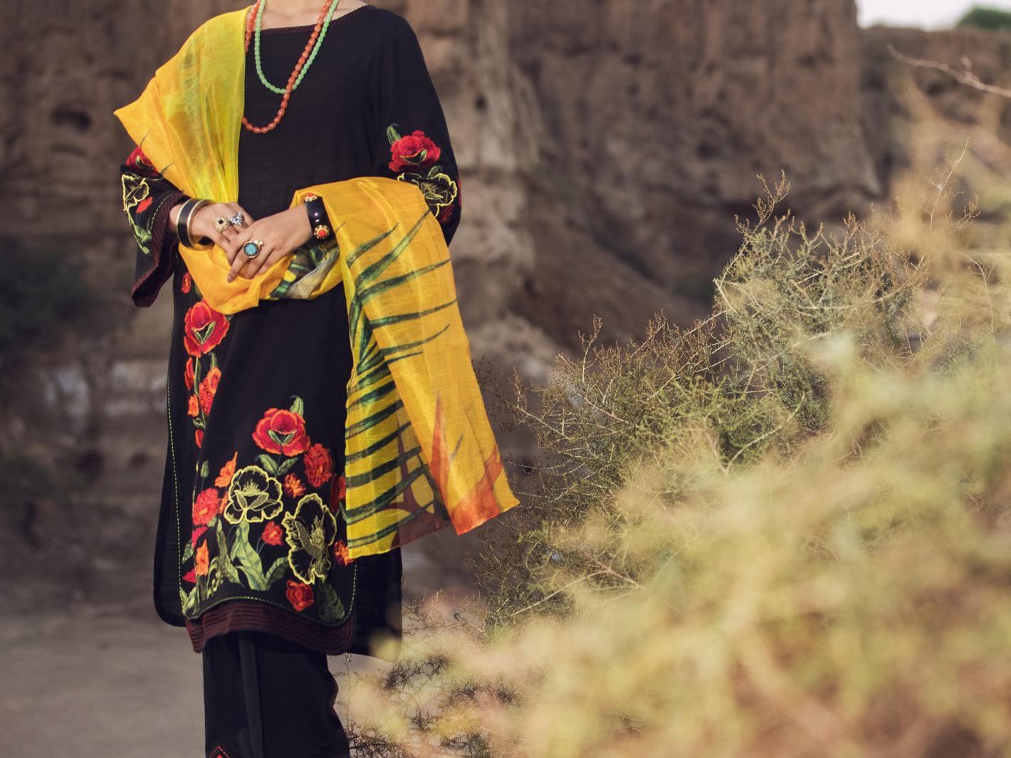 Black Khaddar 3 Piece Stitched - AWP-3PS-349