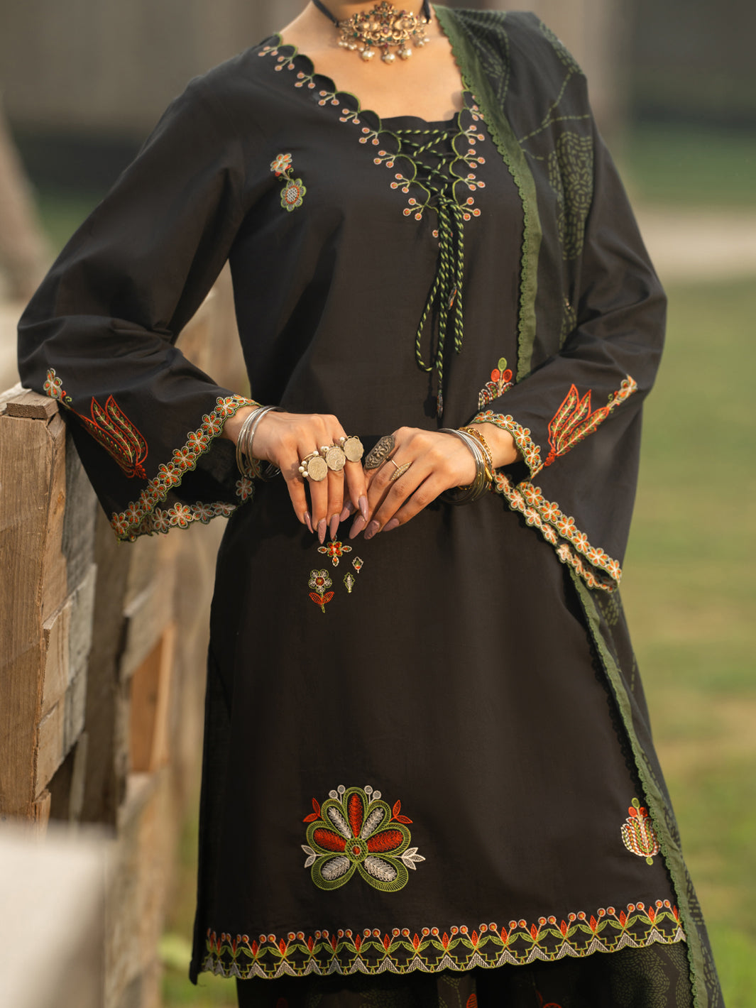 Black Cotton Lawn 3Pc Stitched - AWP-3PS-955A
