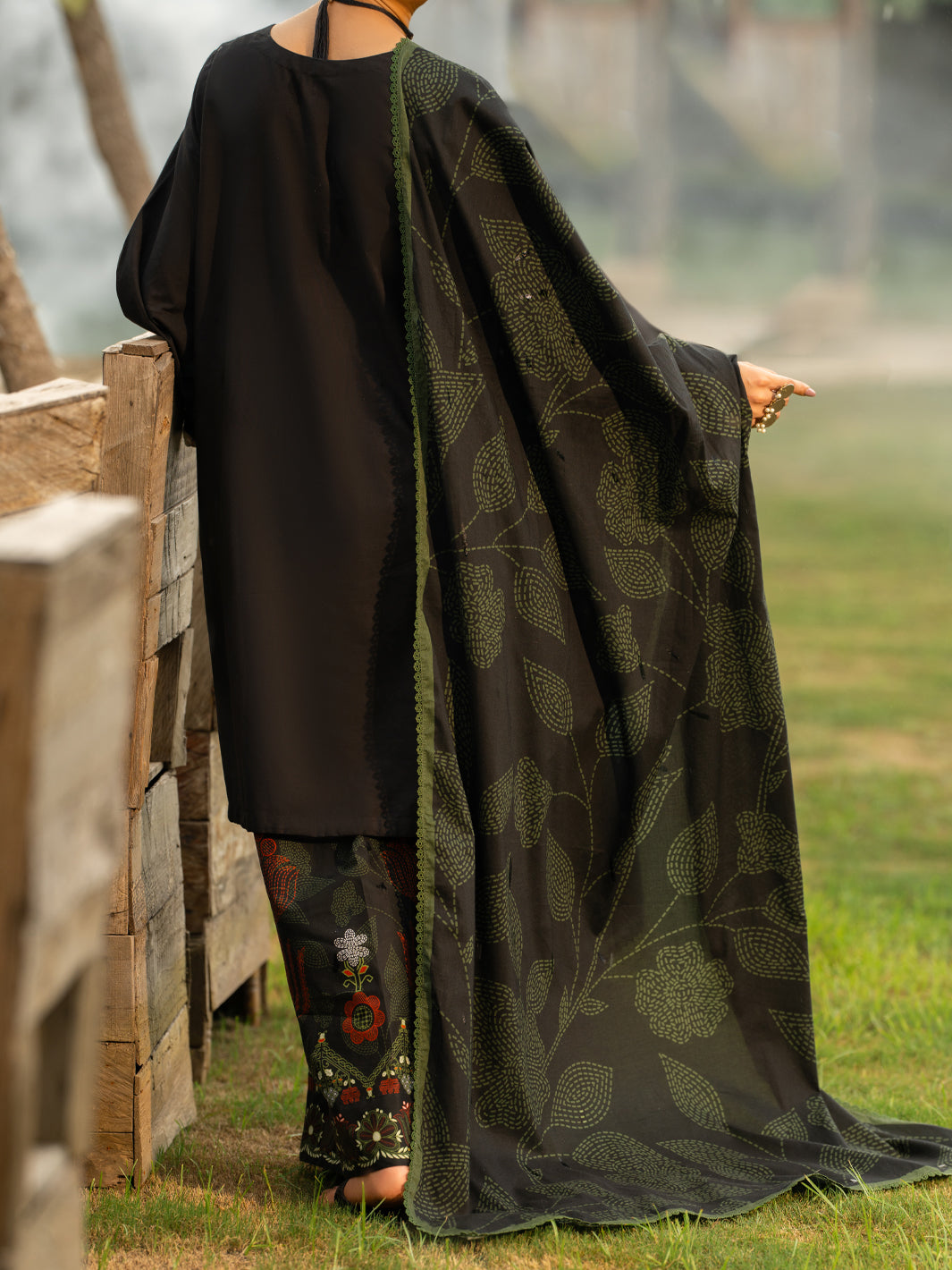 Black Cotton Lawn 3Pc Stitched - AWP-3PS-955A