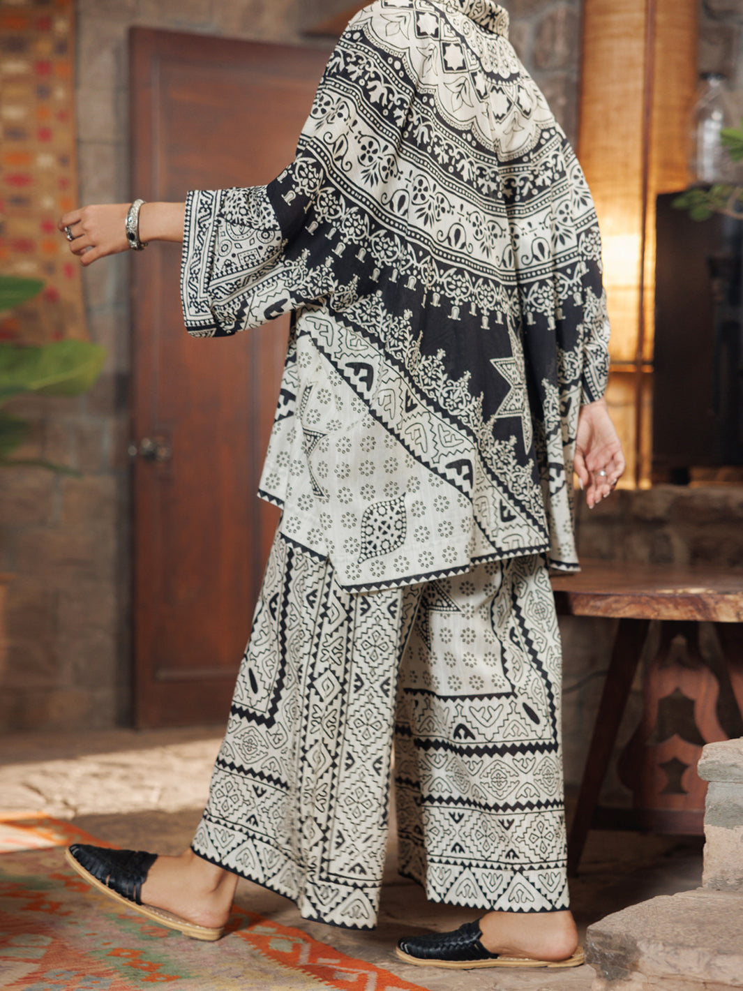 Black & White Light Khaddar 2Pc Stitched - AWP-2PS-SS-LKS-1114