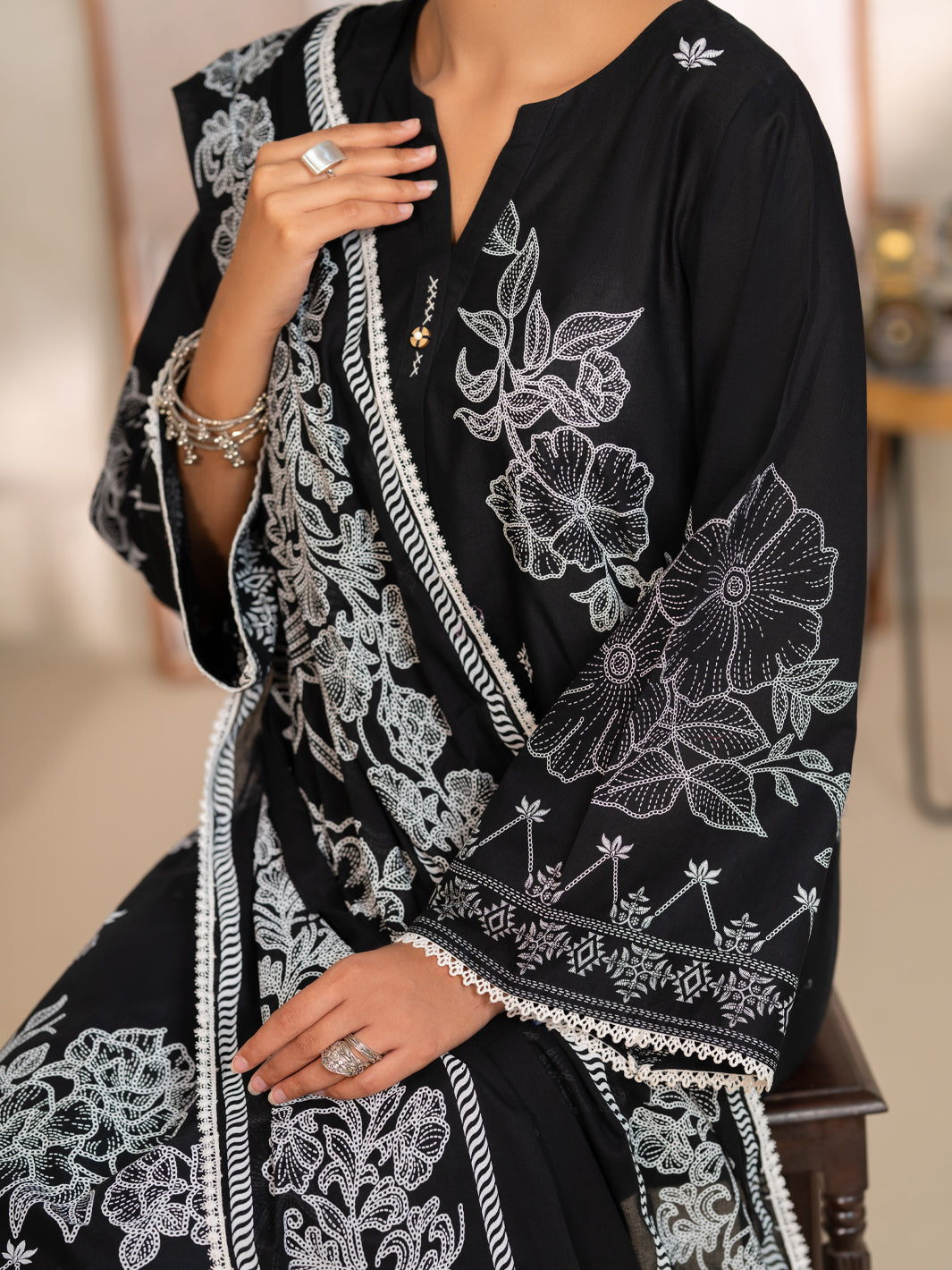 Black Lawn Unstitched 3PC - ALP-3PS-2706