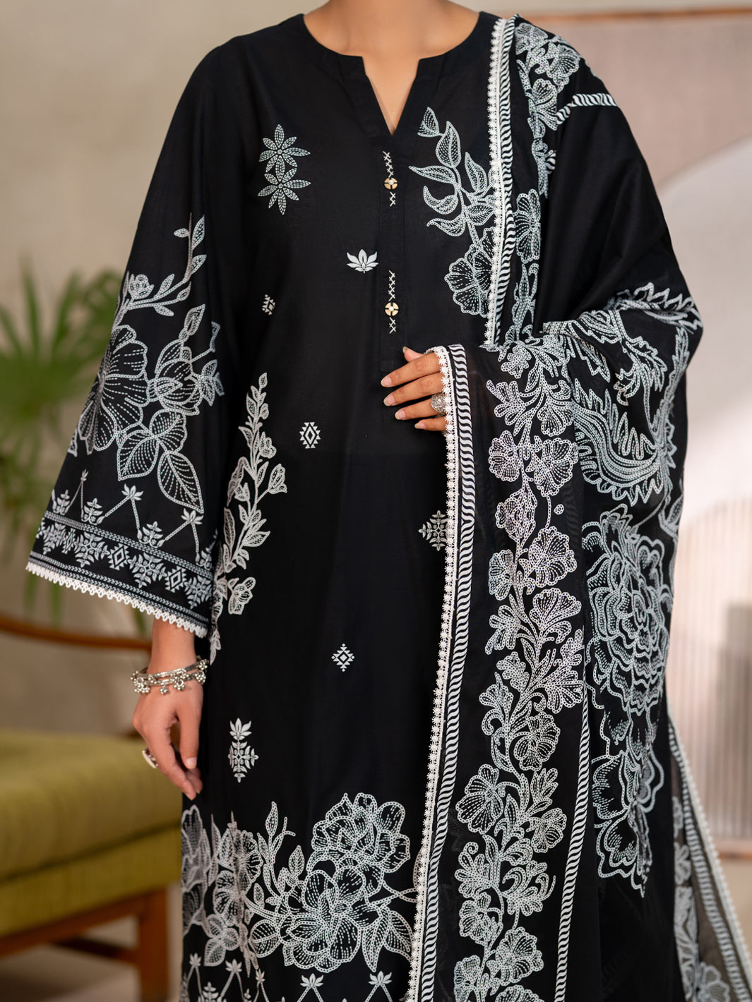 Black Lawn Unstitched 3PC - ALP-3PS-2706