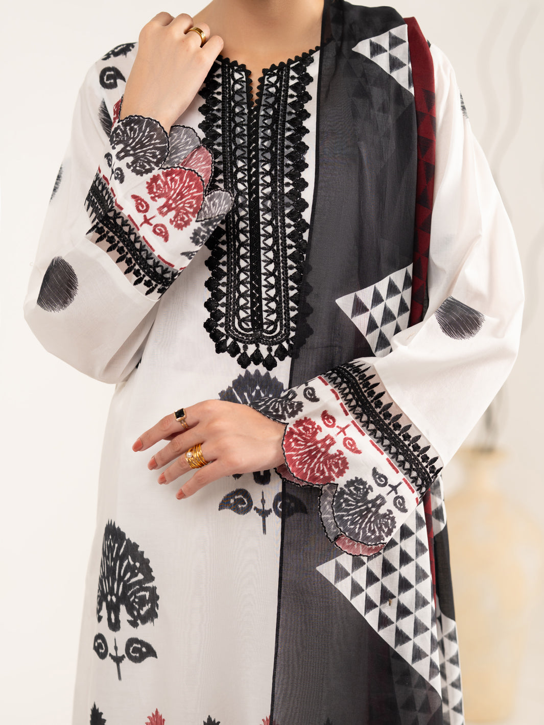 White Lawn Stitched 2Pc - ALP-2PS-LKD-2478