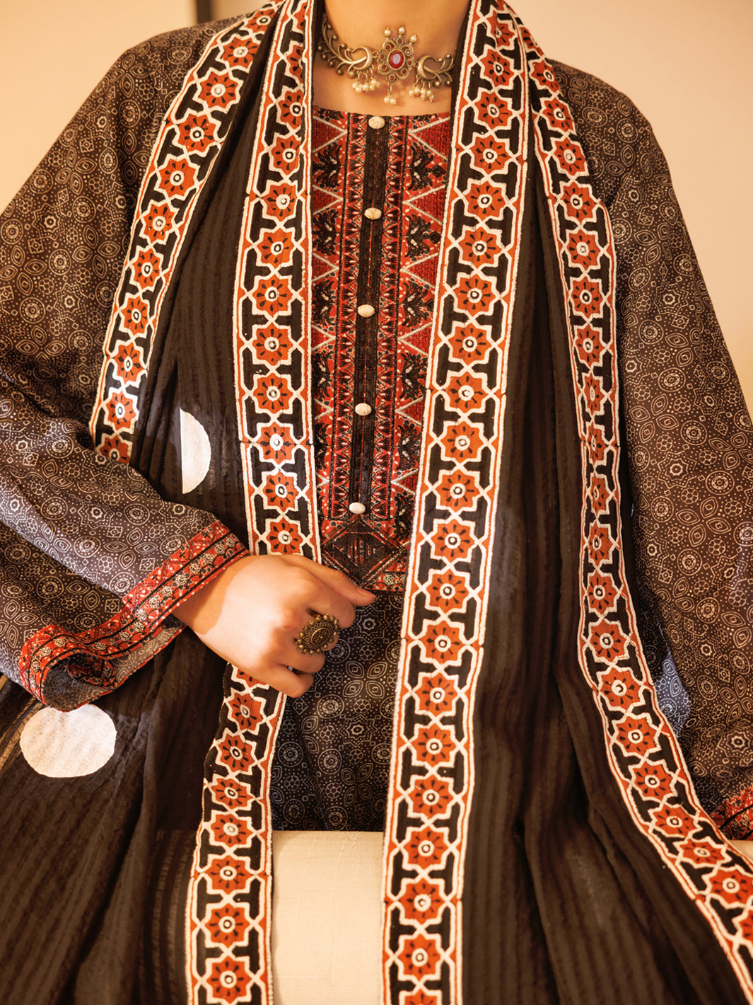 Black Lawn Stitched 2Pc - ALP-2PS-LKS-2335B