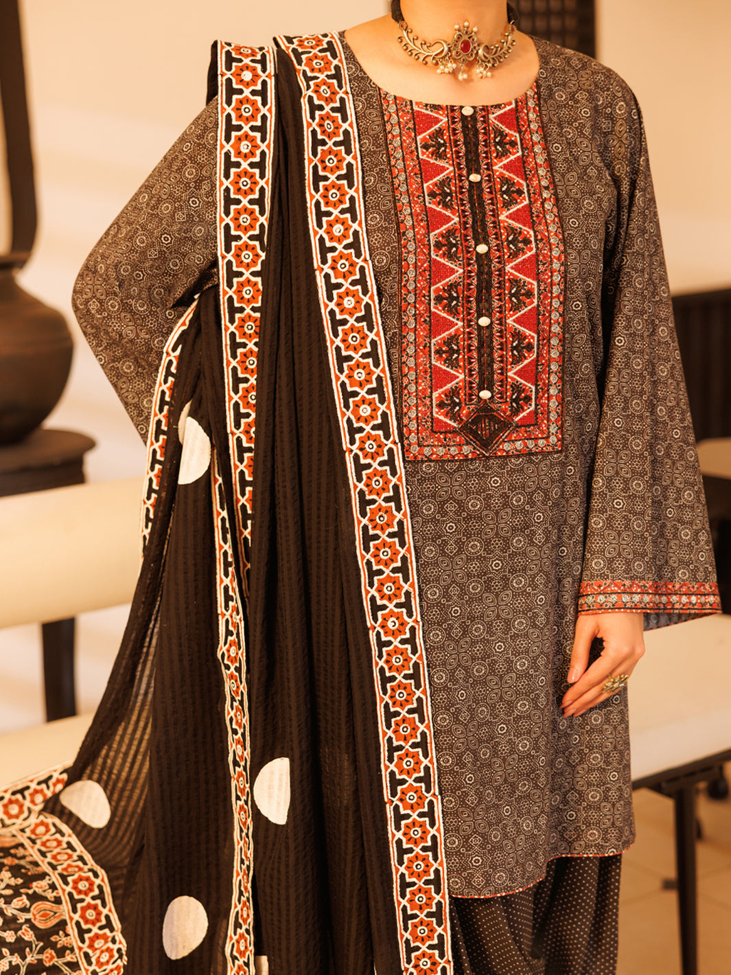 Black Lawn Stitched 2Pc - ALP-2PS-LKS-2335B