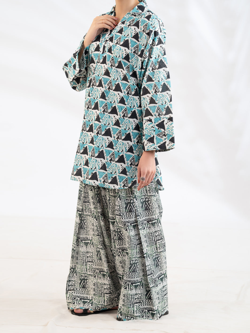 Ivory Lawn 2Pc Stitched - ALP-2PS-LKS-2484