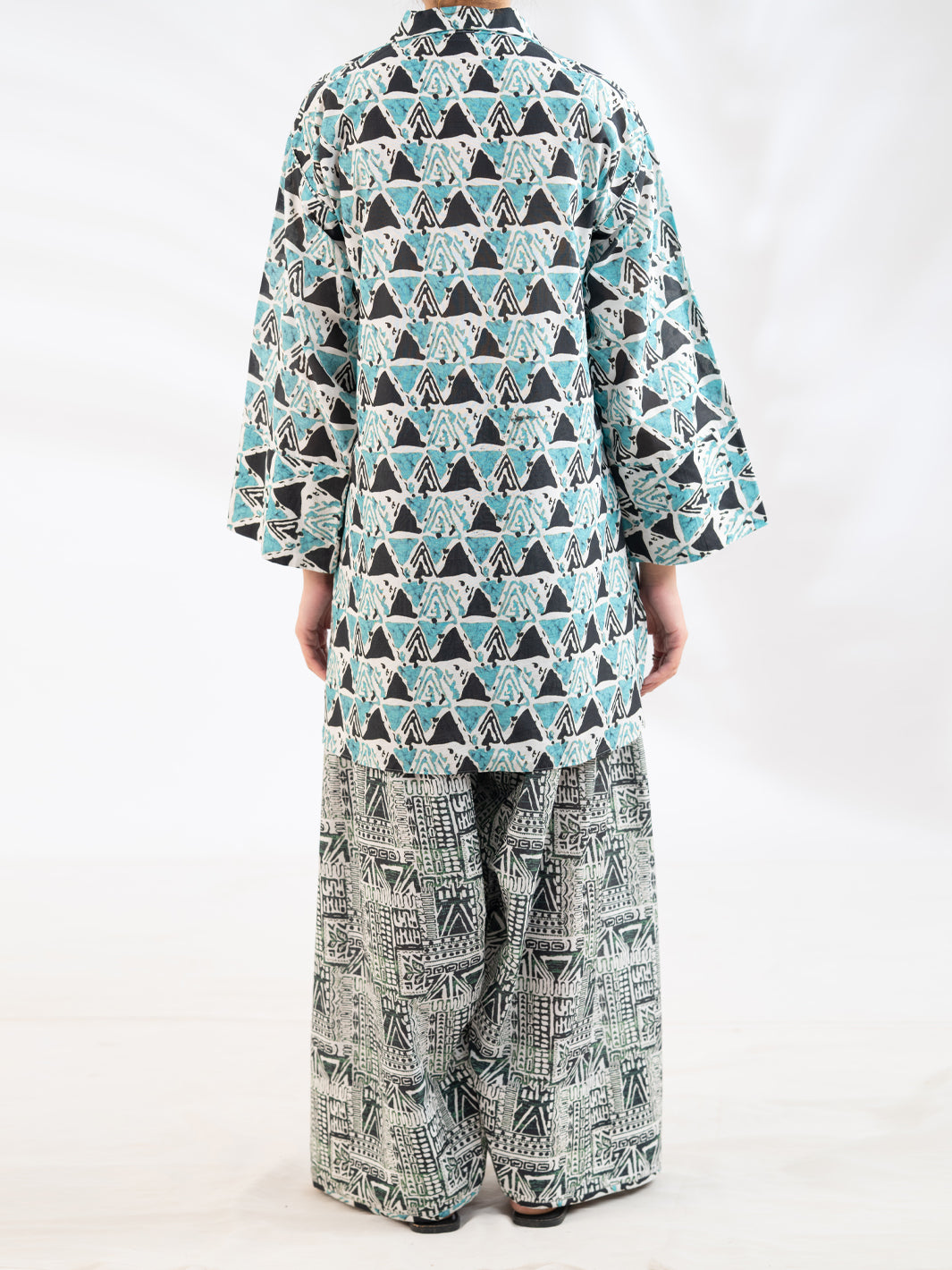 Ivory Lawn 2Pc Stitched - ALP-2PS-LKS-2484