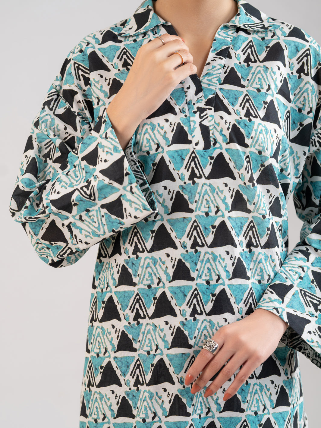 Ivory Lawn 2Pc Stitched - ALP-2PS-LKS-2484