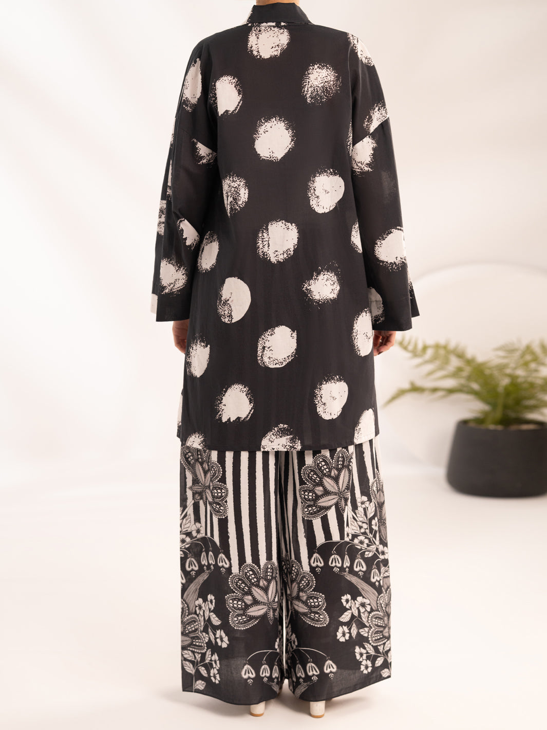 Black Lawn 2Pc Stitched - ALP-2PS-LKS-2526