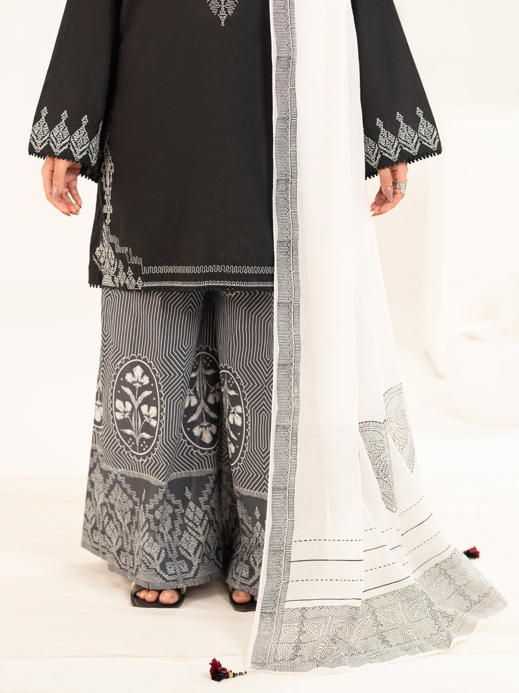 White Lawn Printed Dupatta  - Women Stole | ALMIRAH