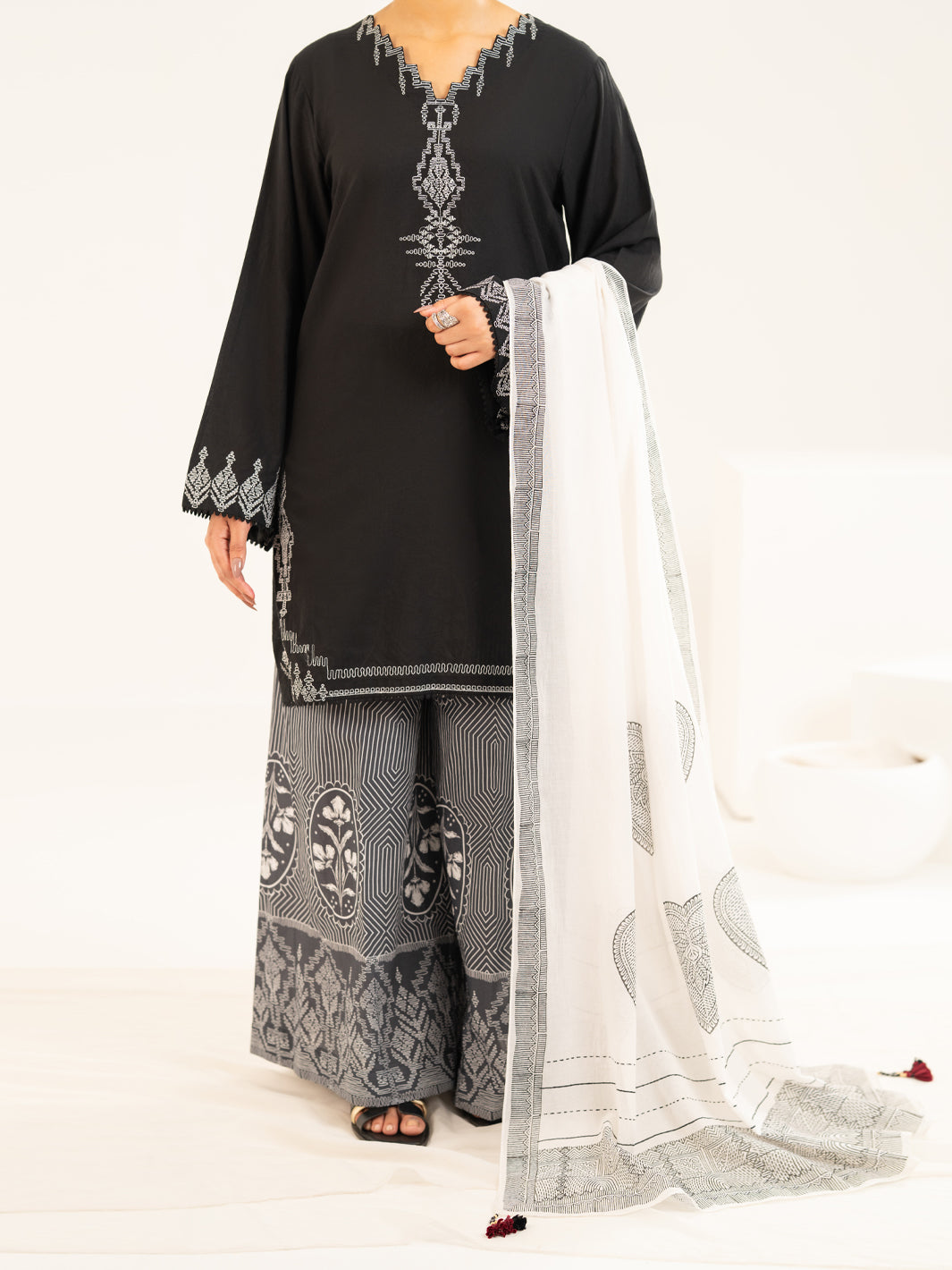 Black Lawn Stitched 2Pc - ALP-2PS-LKS-2533
