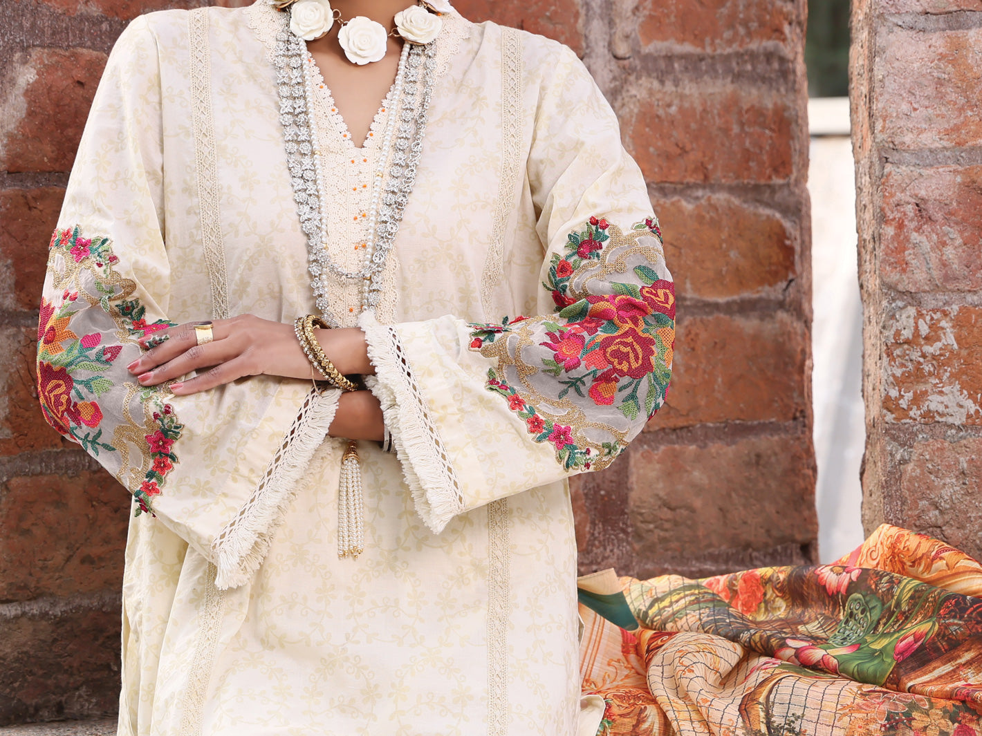 Off White Lawn 3Pc Stitched - ALP-3PS-1060/S